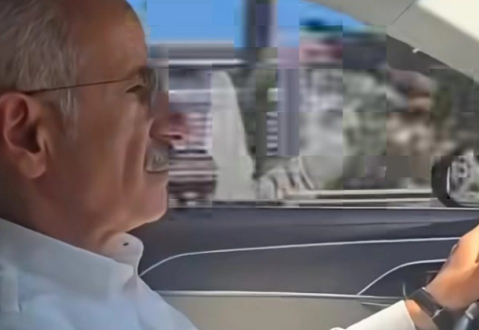 ВОЗЕЛ СО 224 КМ/Ч: Казнет турскиот министер за транспорт (ВИДЕО)