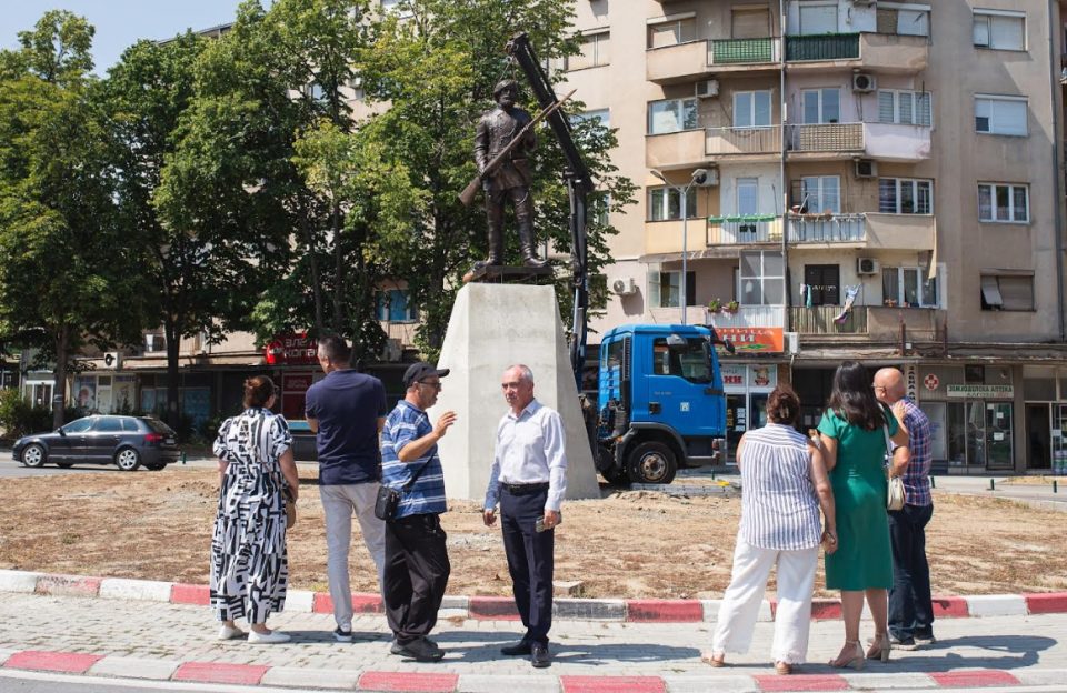 Се поставува споменикот на војводата Александар Турунџев (ФОТО)
