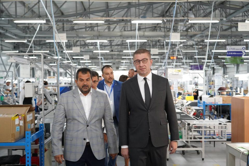 Мицкоски: Започна со работа новата хала на компанија Амфенол, со 200 нови работни места