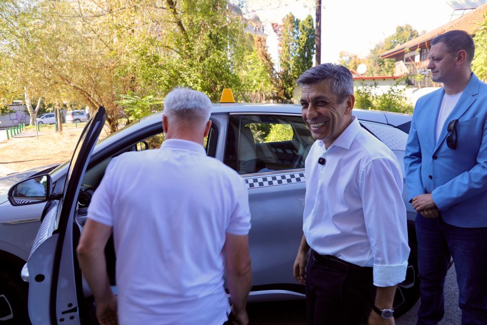 Меџити: Ќе субвенционираме 200 електрични возила за таксистите