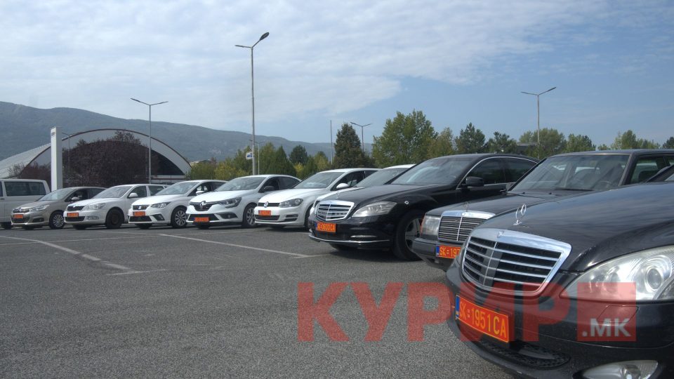 Земјите од регионот ја поздравуваат реформата со новите таблички за службените возила во Македонија