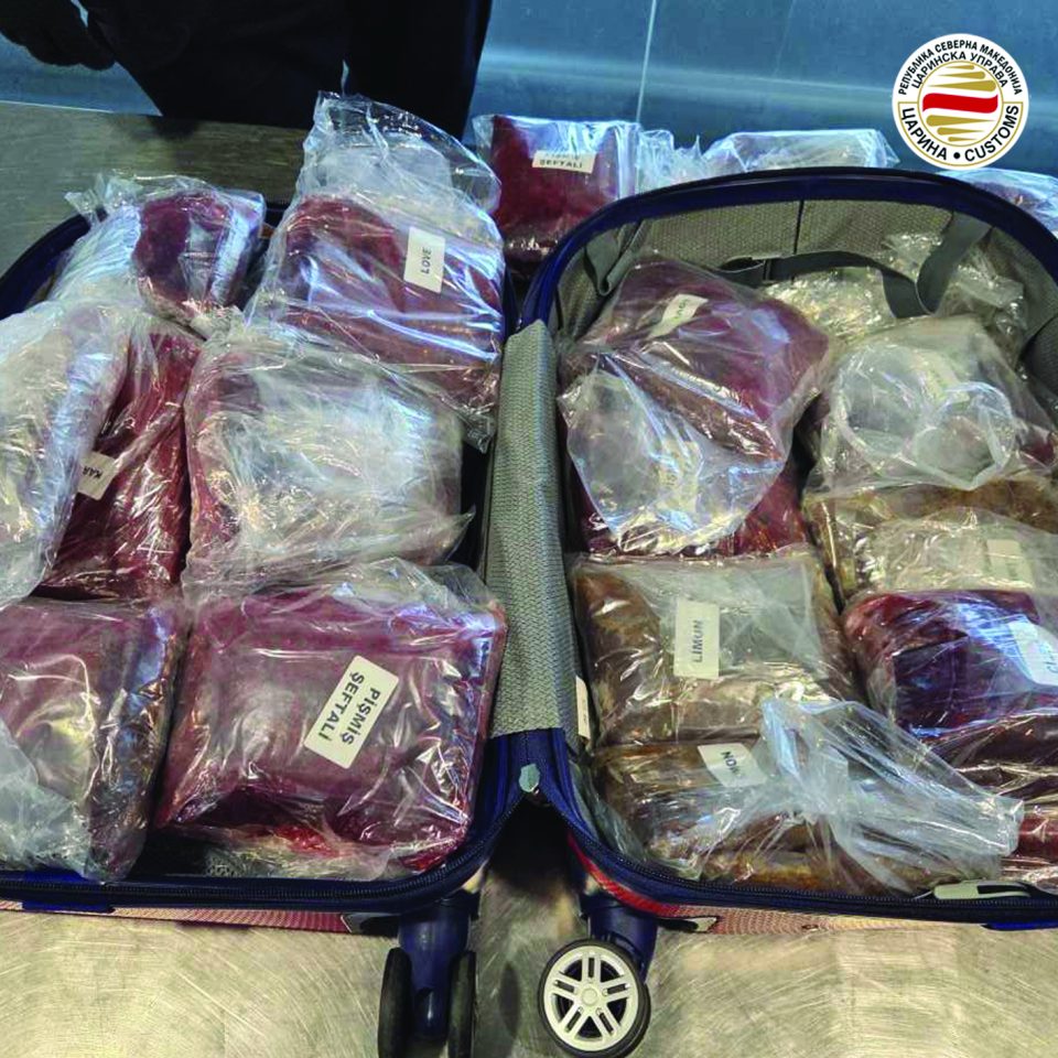 Царинска управа: Спречен обид за шверц на 27,5 килограми тутун за наргиле (ФОТО)