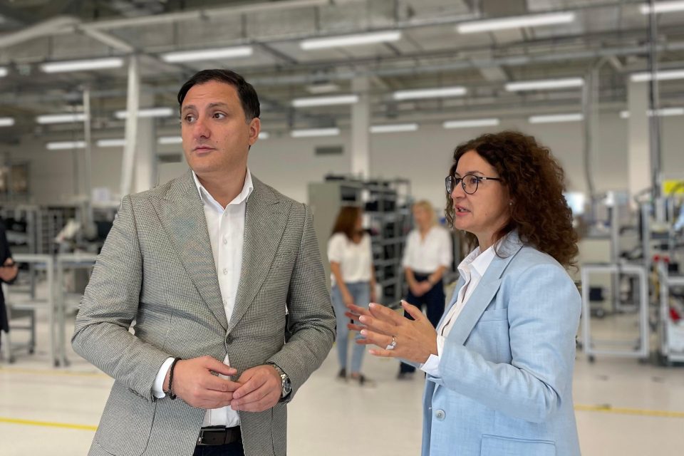 Нова потенцијална инвестиција на швајцарската компанија Баумер, остварена успешна средба со менаџментот на фабриката во Скопје