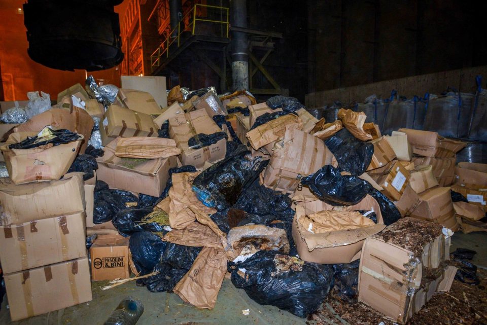 Тошковски: Уништени над 4 тони и 18 илјади стебла марихуана и повеќе од 21 килограми друга дрога (ФОТО+ВИДЕО)