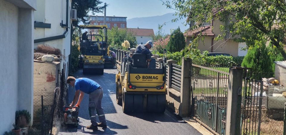 Асфалтирање на улица 400 во Марино, општина Илинден