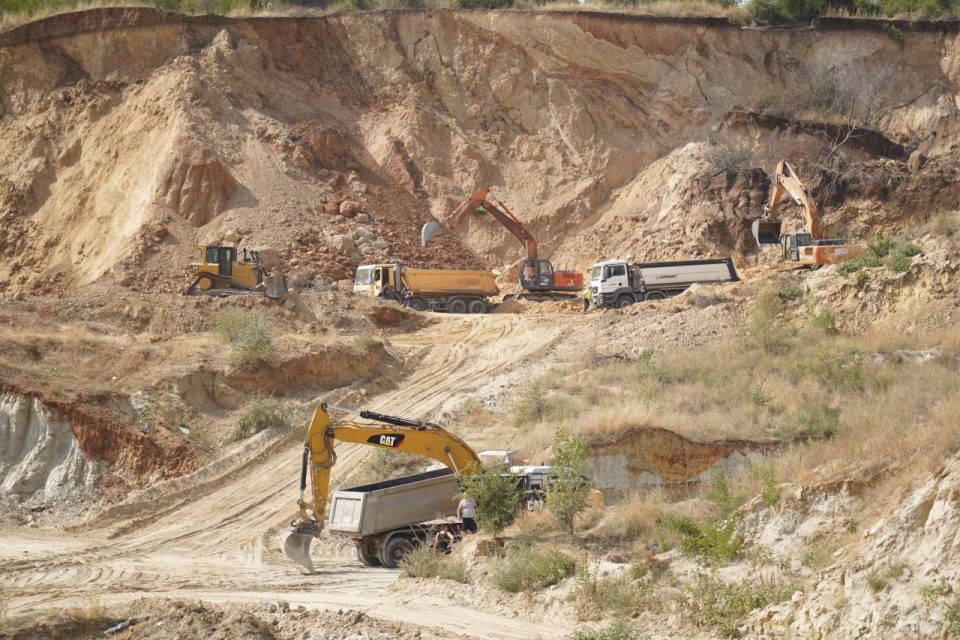 ДЗС: Чадењето од депонијата „Дрисла“ значително намалено, затрупувањето продолжува утре