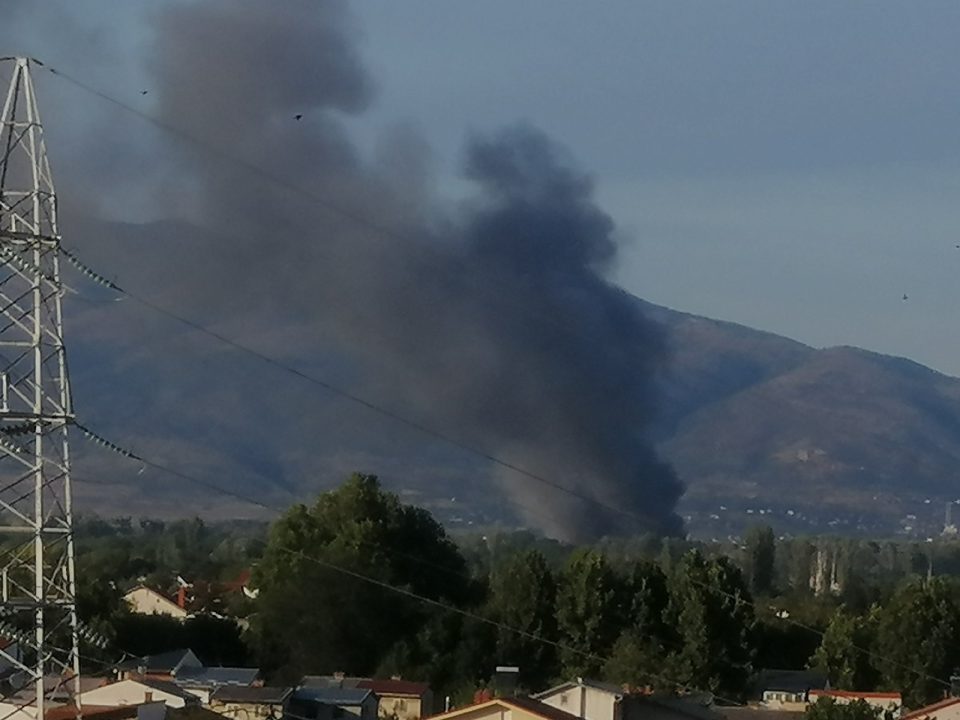 Пожар во фабрика во Трубарево, се преземаат мерки за негово гаснење