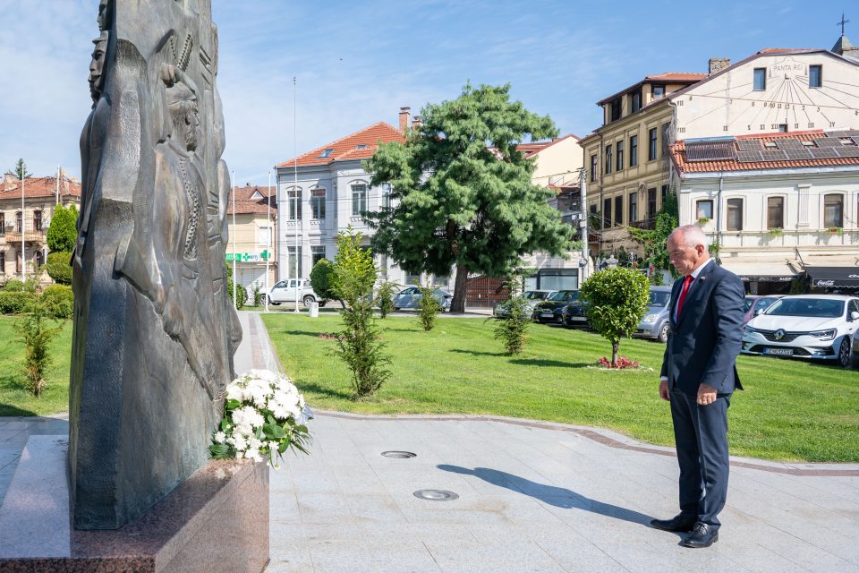 ЧЕСТИТ 8 СЕПТЕМВРИ – ДЕНОТ НА НЕЗАВИСНОСТА НА МАКЕДОНИЈА! НЕКА НИ Е ВЕЧНА ТАТКОВИНАТА!