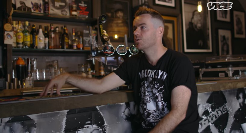 Џејмс Мекавој примил „случајна“ тупаница од туѓинец во бар во Торонто