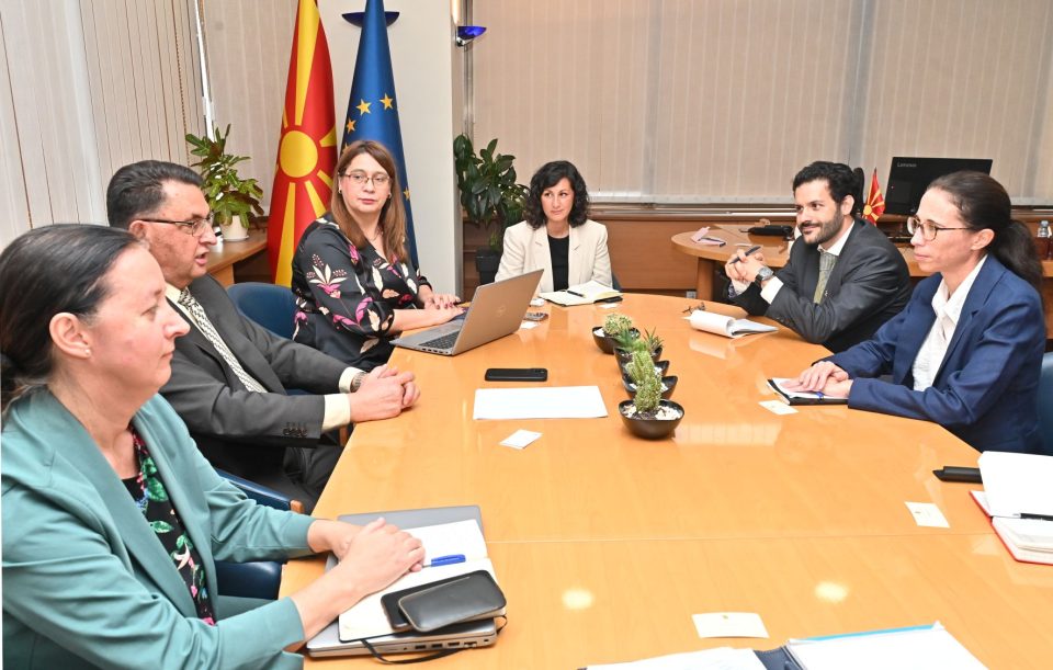 Славески на средба со претставници на Амбасадата на Швајцарија и Институтот од Женева: Поддршка за јакнење на институционалните капацитети на Народната банка