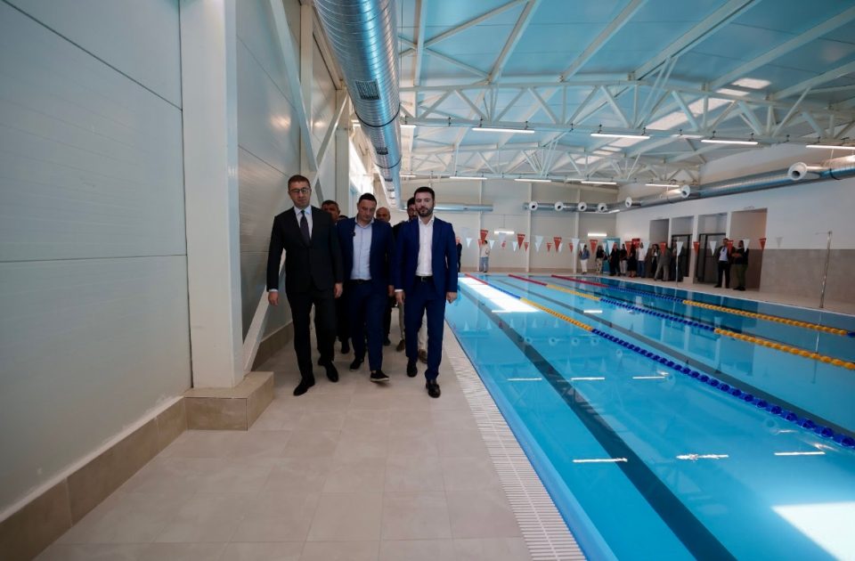 Мицкоски: Вложуваме во спортот, пуштен во употреба затворениот базен во Штип