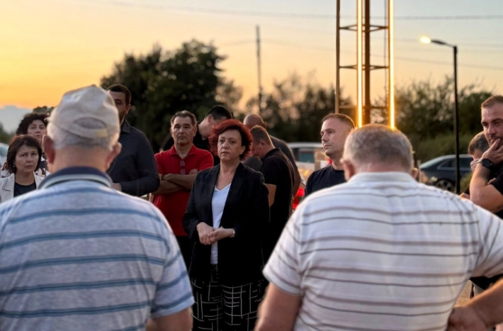 Бети Стаменкоска Трајкоска на терен со жителите на Кисела Вода: Од големо значење предлозите, идеите, но и забелешките од граѓаните!