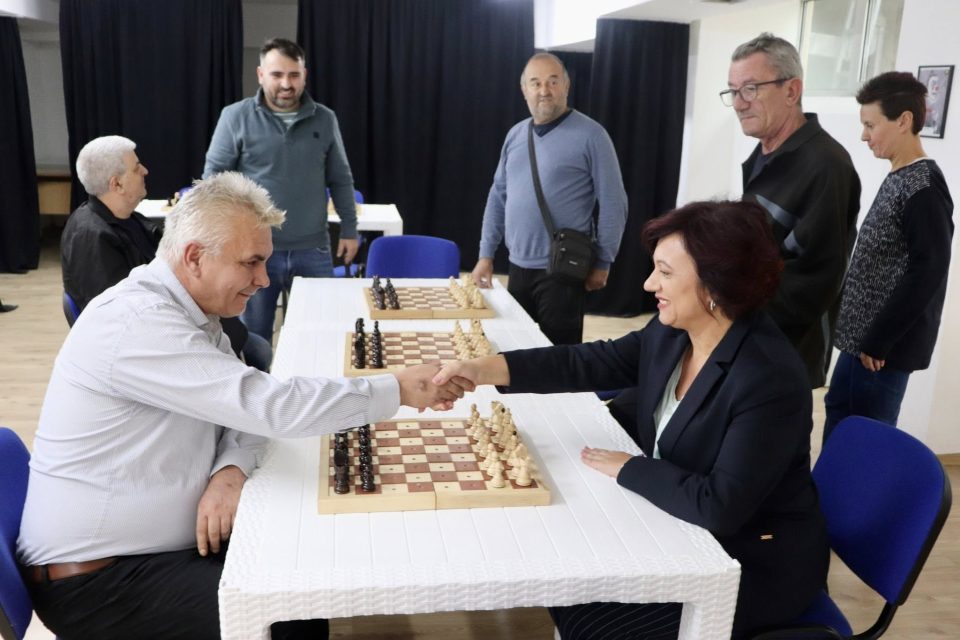 „Кисела Вода ќе биде општина за сите“: Стаменкоска Трајкоска со јасна порака по симболичната партија шах