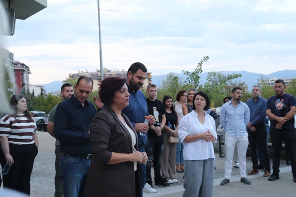 Стаменкоска Трајкоска помеѓу граѓаните