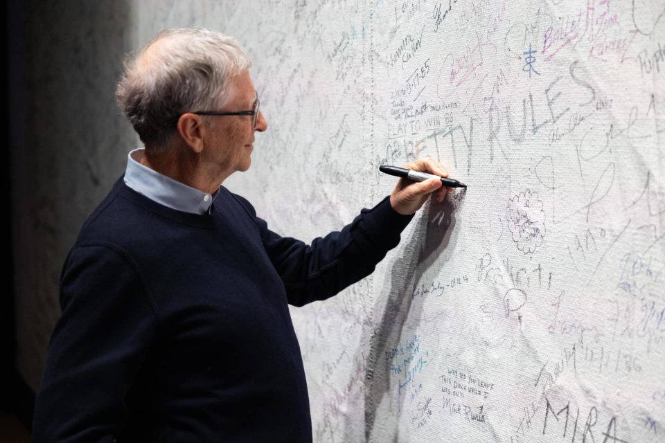 Бил Гејтс вложува 912 милиони долари во борба против СИДА, туберкулоза и маларија