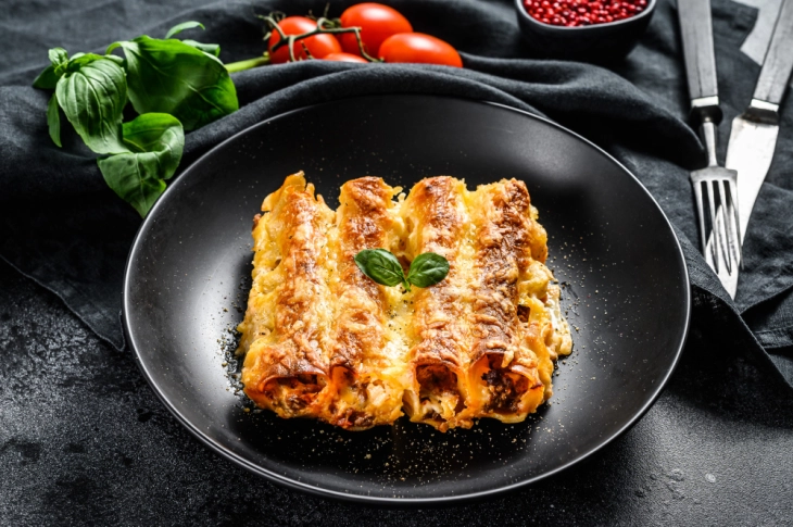 Канелони Болоњезе