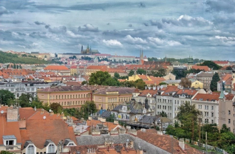 Чешка го ограничува влезот на руски граѓани со дипломатски пасоши и деловни визи