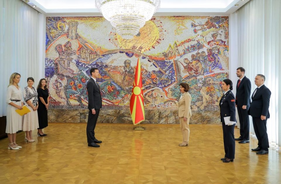 Сиљановска-Давкова ги прими акредитивите на новоименуваниот амбасадор на Шведска, Oла Солстром