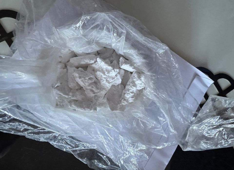 Претрес во Тетово: Пронајдена дрога, лишени од слобода две лица