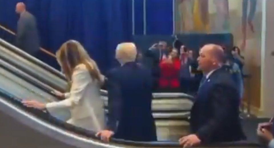 ВИДЕО: Трамп и првата дама за миг се заглавија на ескалаторот во ОН