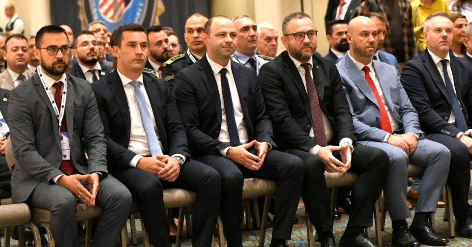 Христовски на отворањето на конференцијата на Асоцијацијата на алумни на Националната академија на ФБИ (FBINAA)