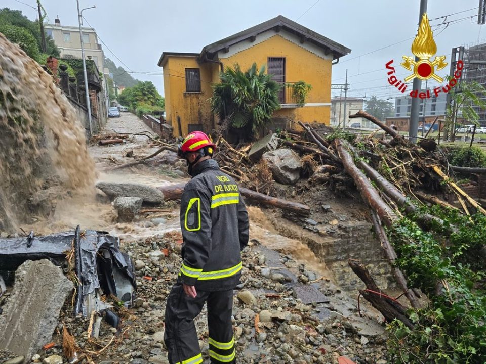 ФОТО: Водата носеше се’ пред себе, силна бура го погоди познато туристичко место