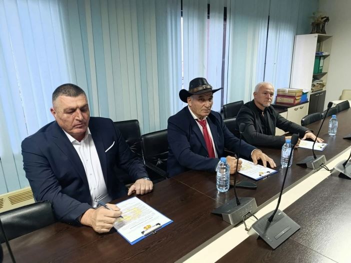 Тројцата кандидати за градоначалник на Општина Чешиново-Облешево го потпишаа Кодексот за фер и демократски избори