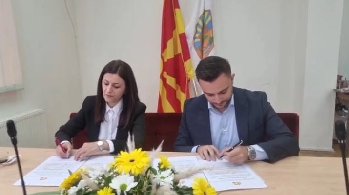 Двајцата кандидати за градоначалник за Општина Карбинци го потпишаа кодексот за фер избори