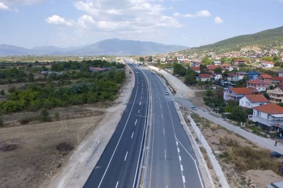 ВИДЕО: Пуштен за сообраќај уште еден дел од автопатот Охрид-Кичево