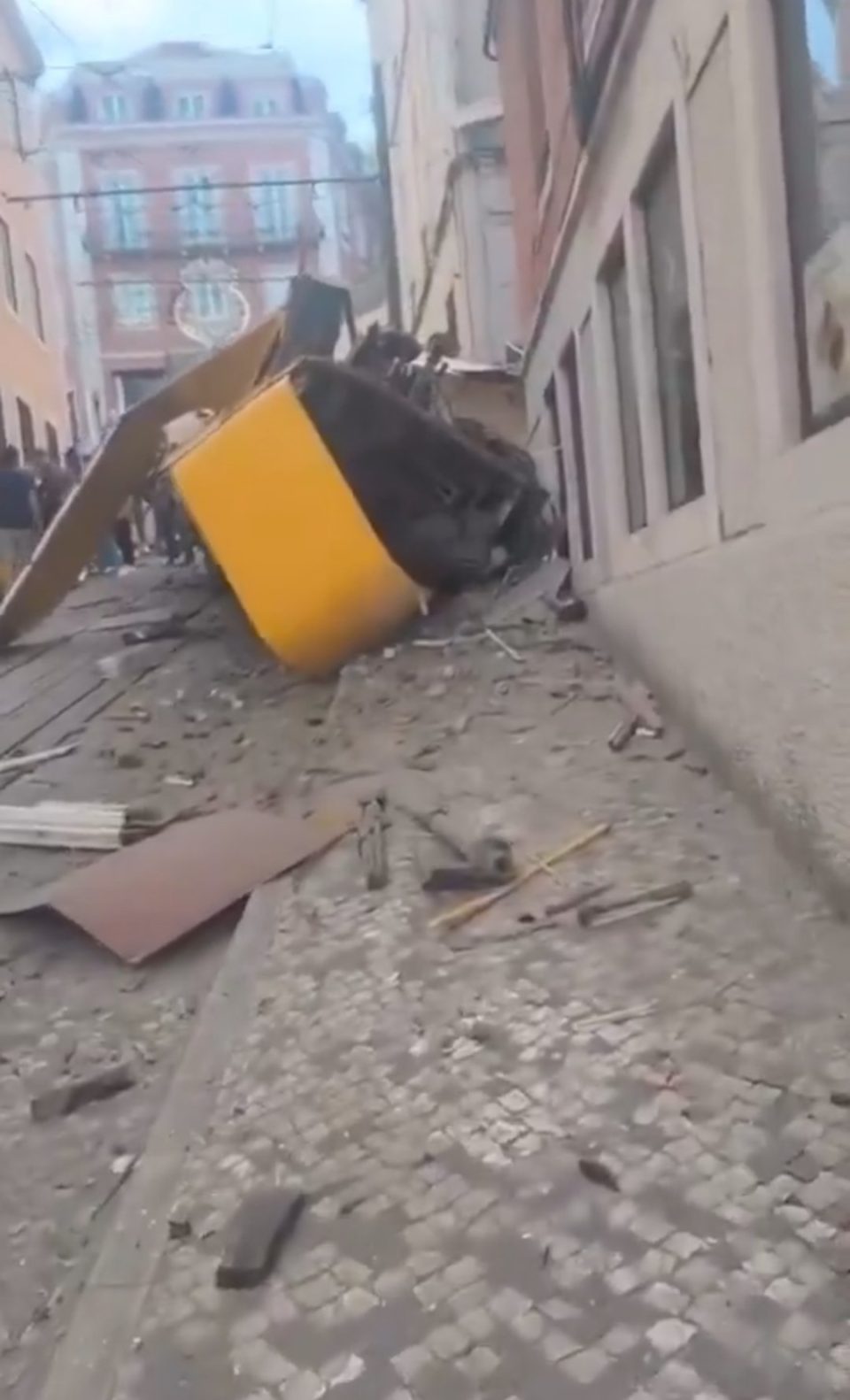 17 лица загинаа во несреќата со фуникуларот во Лисабон