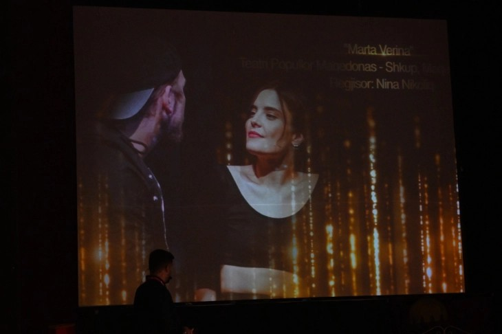 Со „Проколнато засолниште“ на приштинскиот театар започна меѓународниот театарски фестивал „Отело“