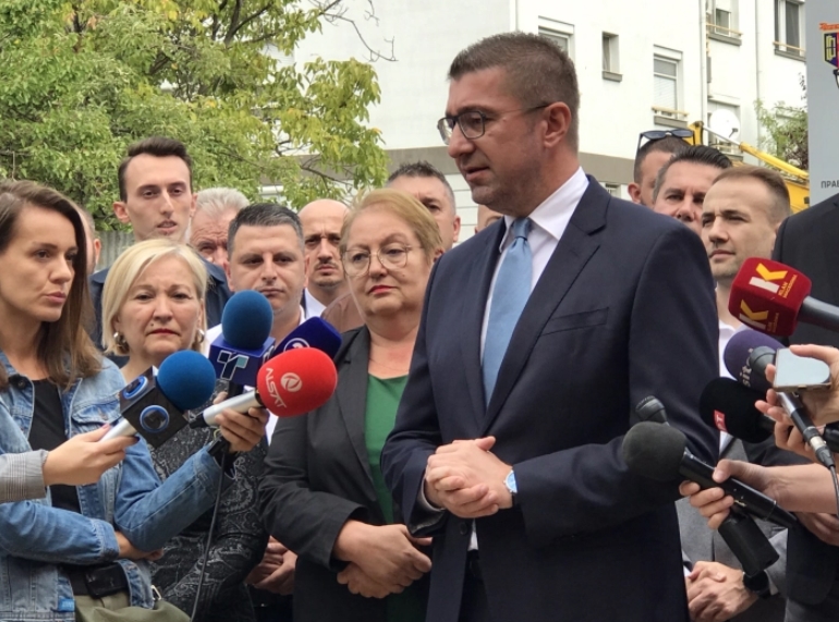 Премиерот Мицкоски на увид во изградба на училишна сала во скопската населба Хром