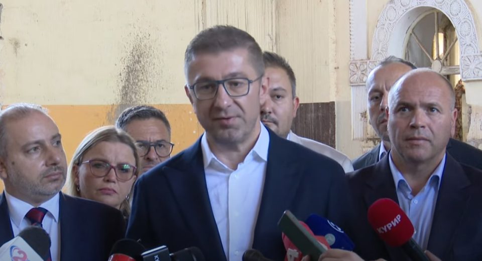 Мицкоски: Состојбата со пожарите е под контрола, опозицијата се занимава со некрофилија