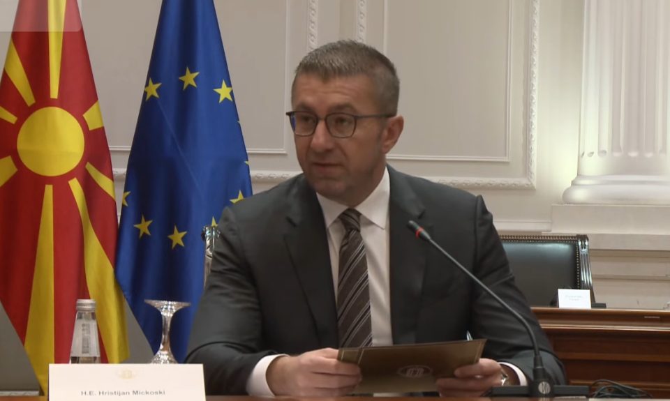 Премиерот Мицкоски на увид во градежните работи поврзани со проектот градски воз