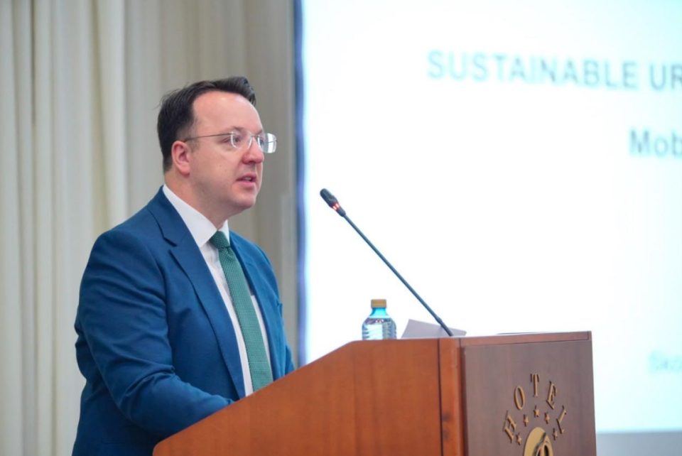 Николоски: Одговорност, координираност и безбедни патишта за помалку жртви во сообраќајот