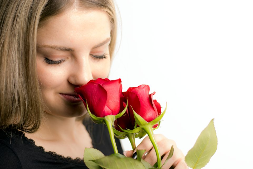 Мирисот од роза го зајакнова мозокот и меморијата