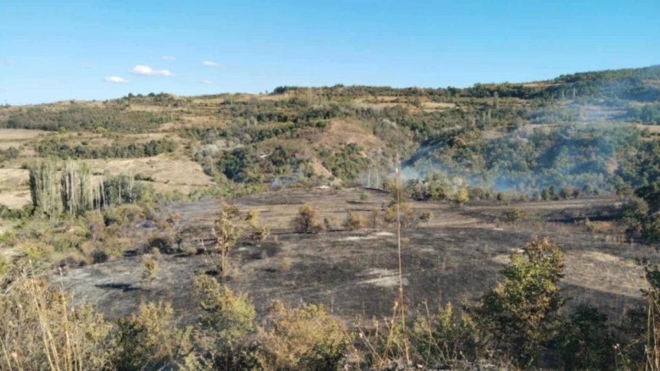Ангелов: Целосна контрола на пожарот над Батинци, имаме индиции дека е намерно подметнат
