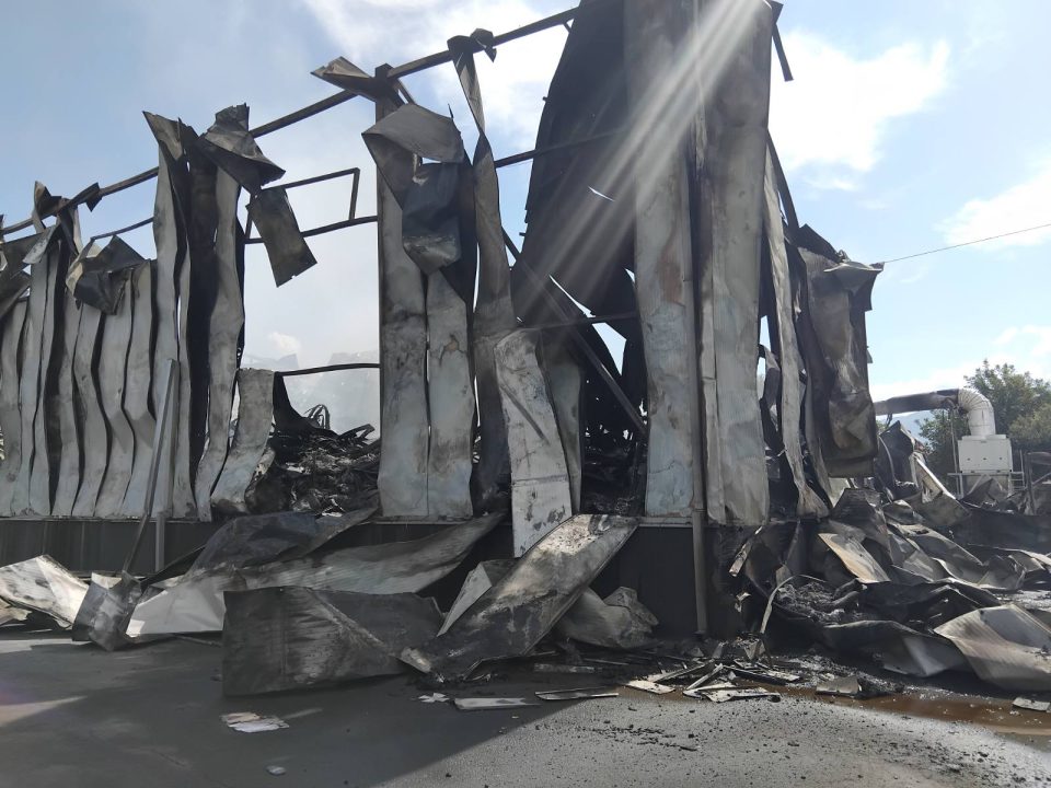 Започна увидот во опожарената фабрика во Виница