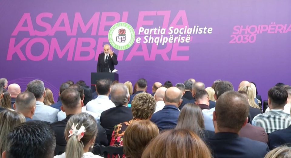 Албанија прва во светот ќе има министерка креирана со вештачка интелигенција