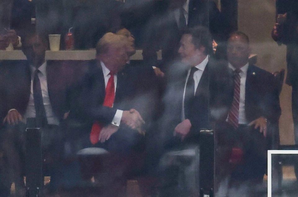 Трамп и Маск повторно лице в лице: Читач на усни откри што си рекле еден на друг