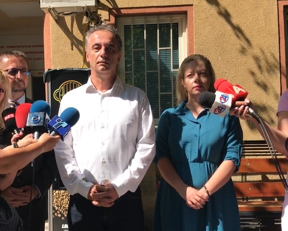 По пожарот во Трубарево: Една пациентка хоспитализирана, на домашно лекување полицаец, припадник на АРМ и директорот на ЦУК