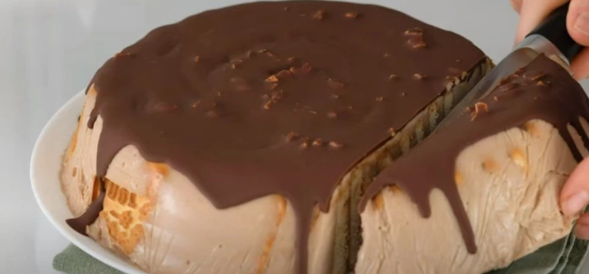 ВИДЕО: Чоколадна торта со бисквити