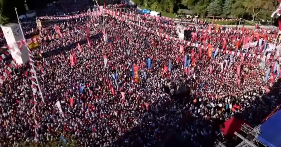 Голем протест во Анкара: Се случува државен удар против идниот претседател