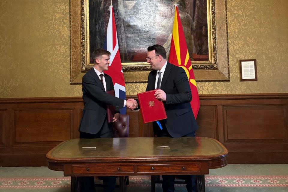 Николоски: Потпишавме меѓудржавен Договор за авиосообраќај, создаваме услови за нови линии и бројни туристи од Велика Британија