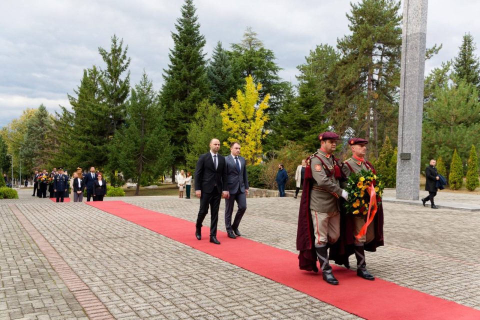 Честитка од Мисајловски за 11 Октомври: Да ги негуваме слободата, демократијата и заедништвото