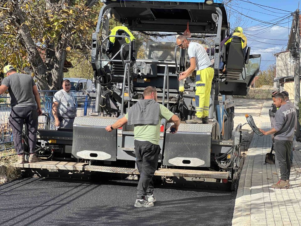 Асвалтирање на улица 16-та во Битола (ФОТО)