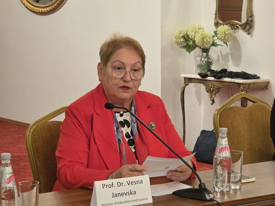 Јаневска: Ги интензивираме превентивните активности во училиштата за спречување  на младите да употребуваат тутун и електронски цигари