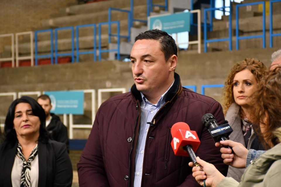 Стартува реконструкцијата на спортската сала на УКИМ: Министерот Ристовски го означи стартот на проектот (ВИДЕО)