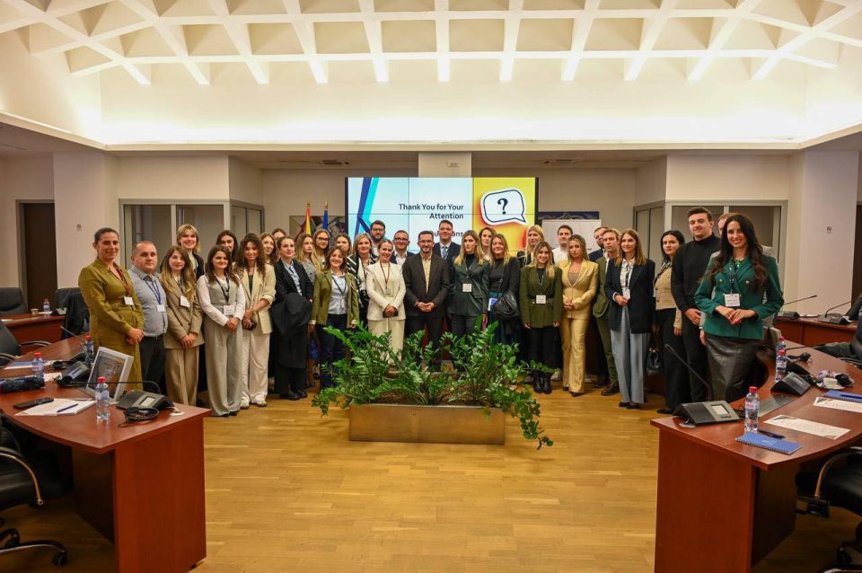 Димитриеска Кочоска: Младите луѓе се идни носители на промени во јавниот сектор