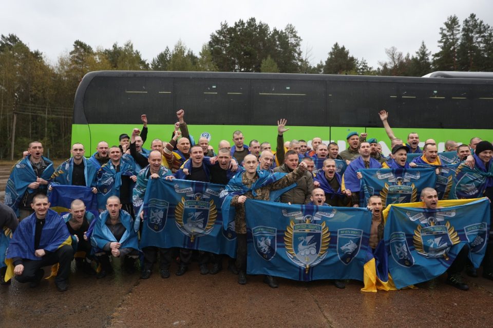 ФОТО: Русија и Украина си разменија по 185 воени заробеници и 20 цивили